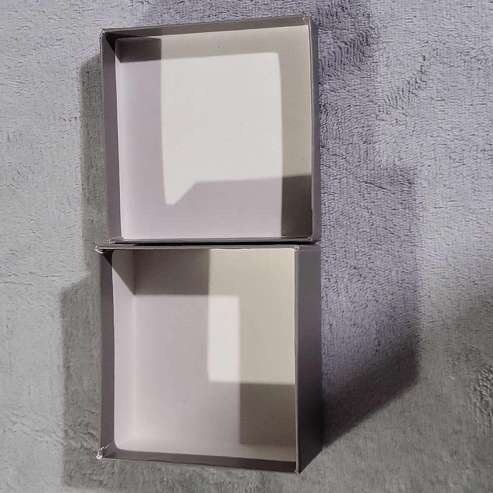 Flower Brooch or Pin 🌼 with Crystals - Picture 7 of 10